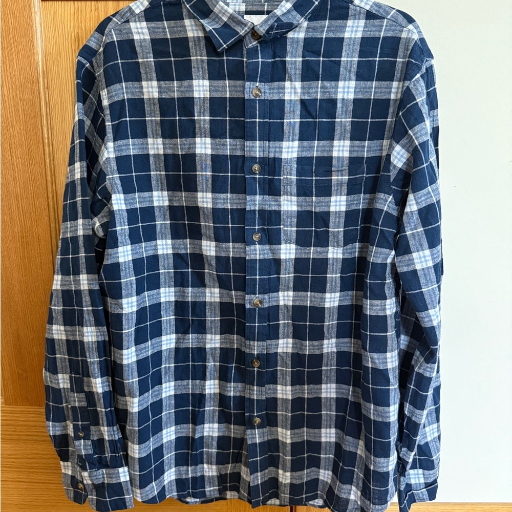 NWOT Old Navy Blue and White Casual Button Down Shirt